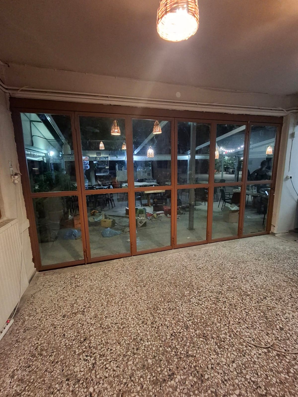 Πτυσσόμενη πόρτα αλουμινίου εστιατορίου
