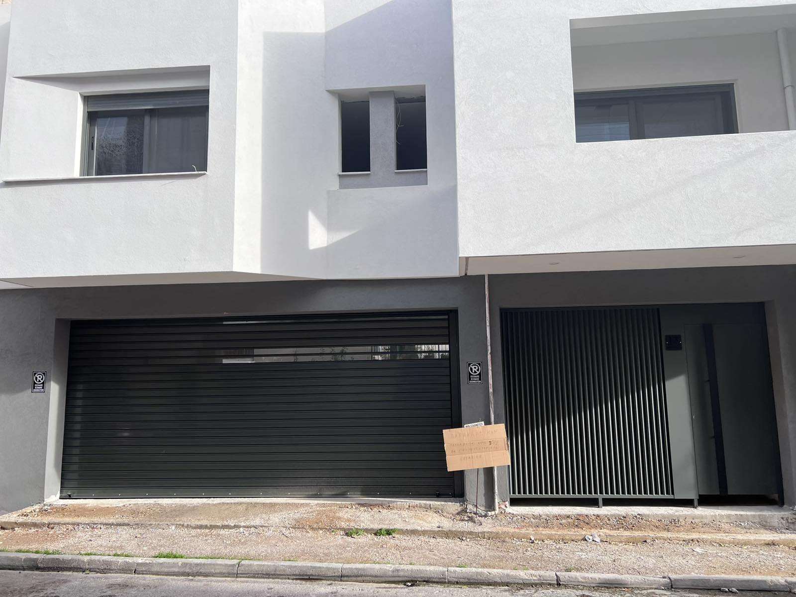 Ηλεκτρικό ρολό γκαράζ και περίφραξη αλουμινίου